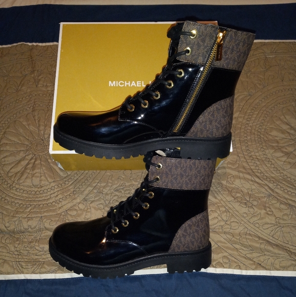 Michael Kors Alistair Bootie - Picture 9 of 11